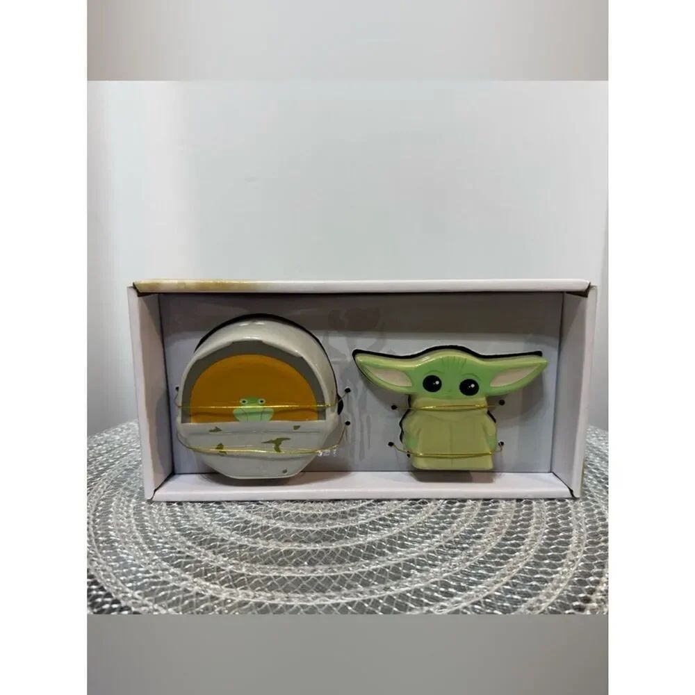 Disney Star Wars Baby Yoda and The Frog Salt and Pepper Shakers NWT